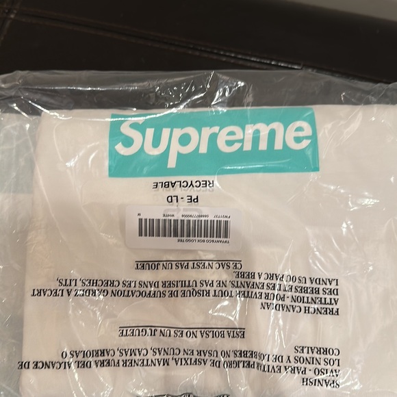 Selling a brand new ladies Supreme Tiffany T-shirt with Tiffany box - size M - Picture 4 of 6